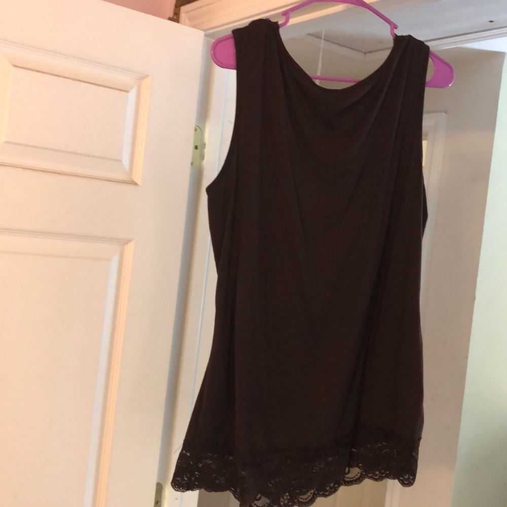 Woman’s sleeveless tank